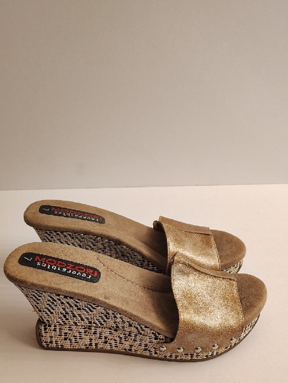 Women's Size Metallic Gold Slide Platform Shoes - Picture 3 of 6